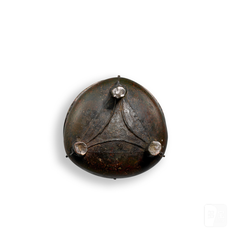 An archaic bronze 'mask' ritual food vessel, ding, Western Zhou dynasty | 西周 青銅獸面紋鼎 - 图3
